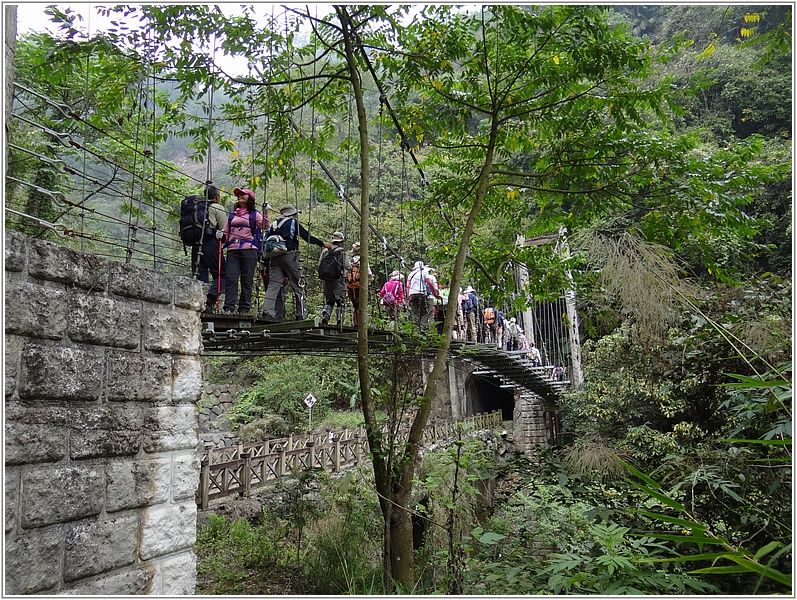 2015-03-23 09-38-50走在獨立山步道.JPG